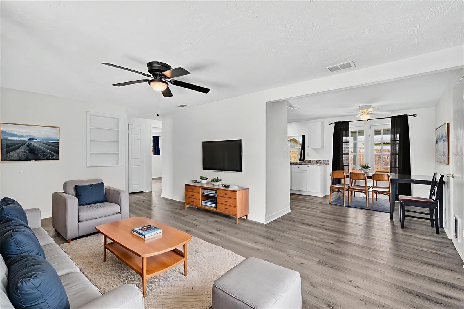 Listing photo id 12 for 3432 Briar Cliff Drive
