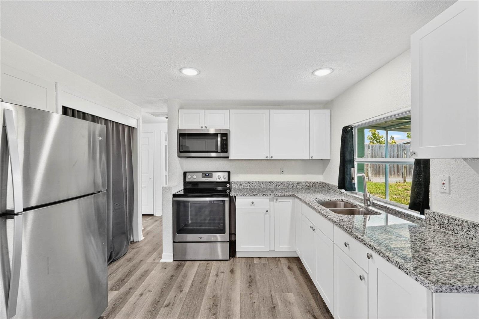 Listing photo id 14 for 3432 Briar Cliff Drive