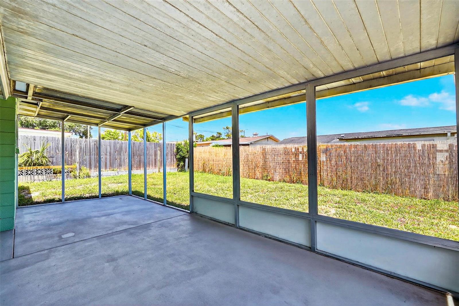 Listing photo id 20 for 3432 Briar Cliff Drive