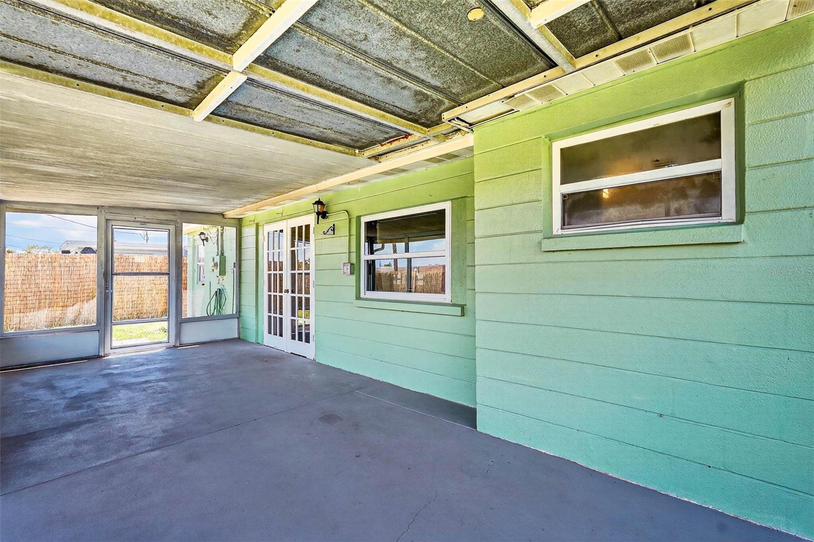 Listing photo id 21 for 3432 Briar Cliff Drive