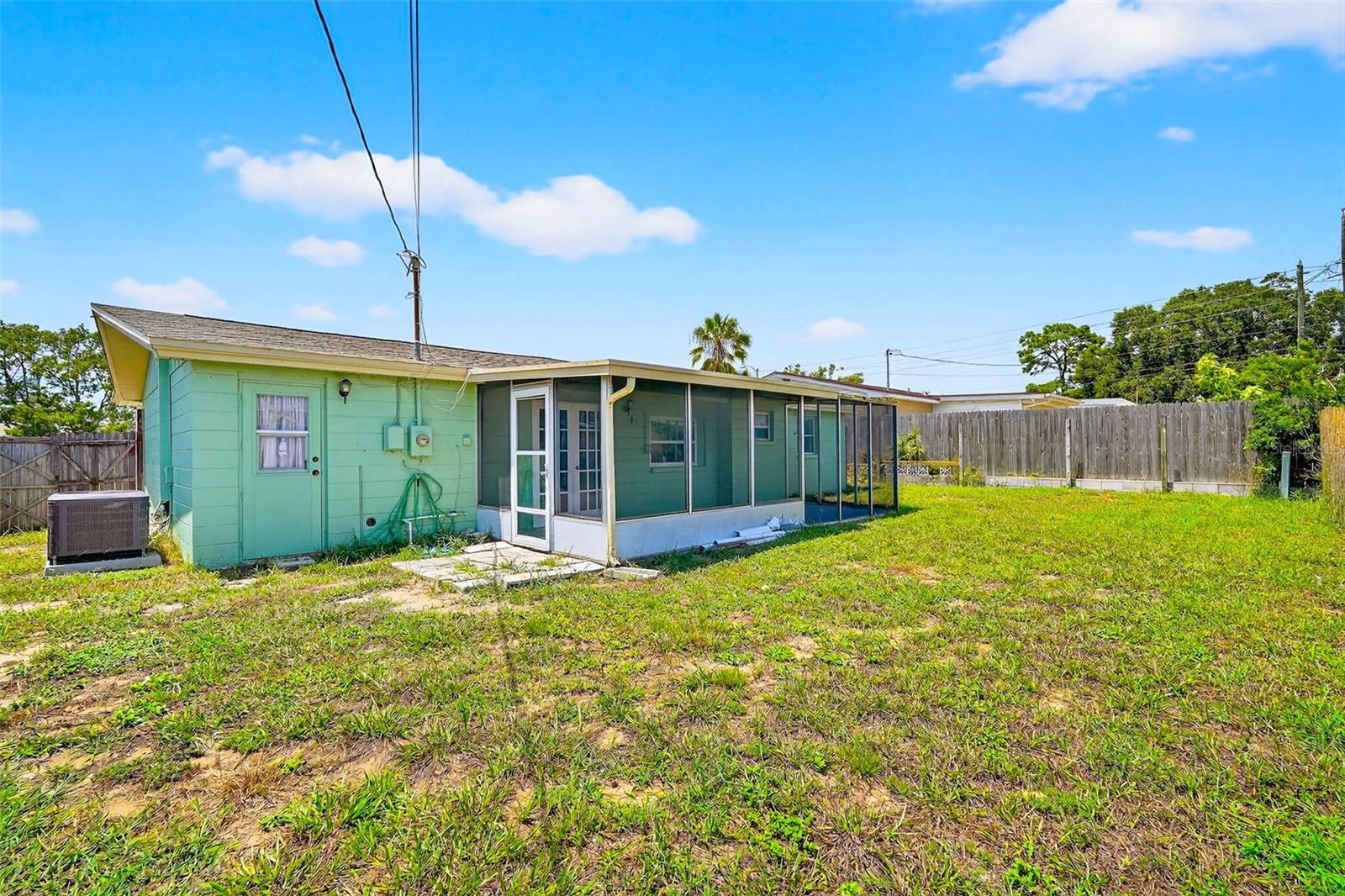 Listing photo id 22 for 3432 Briar Cliff Drive