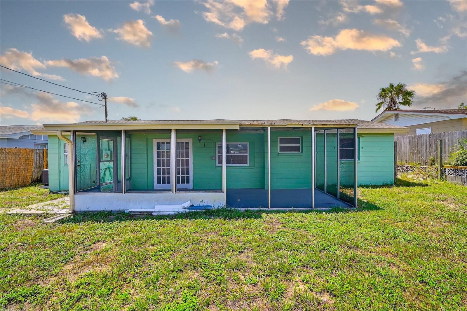 Listing photo id 23 for 3432 Briar Cliff Drive