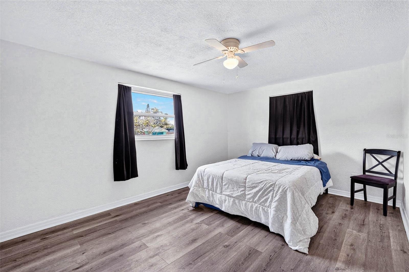 Listing photo id 3 for 3432 Briar Cliff Drive