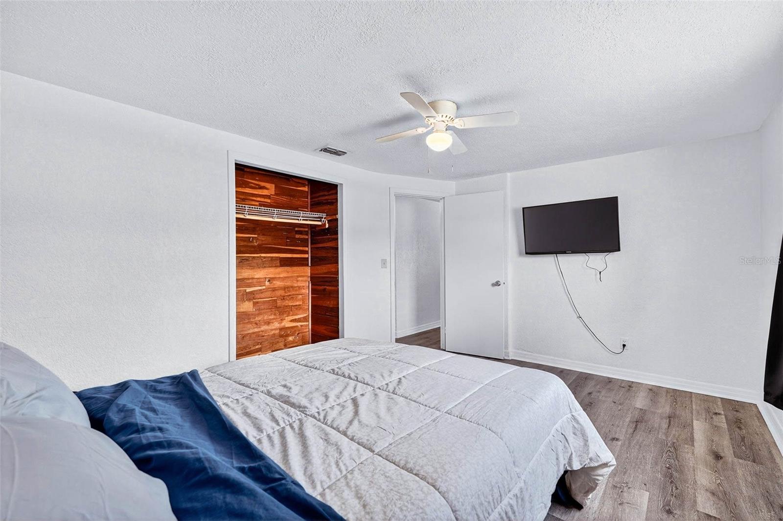 Listing photo id 4 for 3432 Briar Cliff Drive