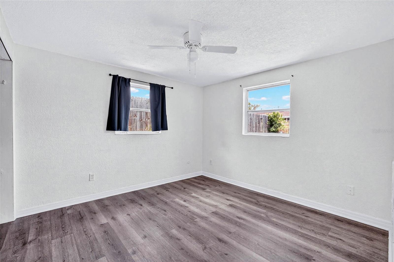 Listing photo id 5 for 3432 Briar Cliff Drive