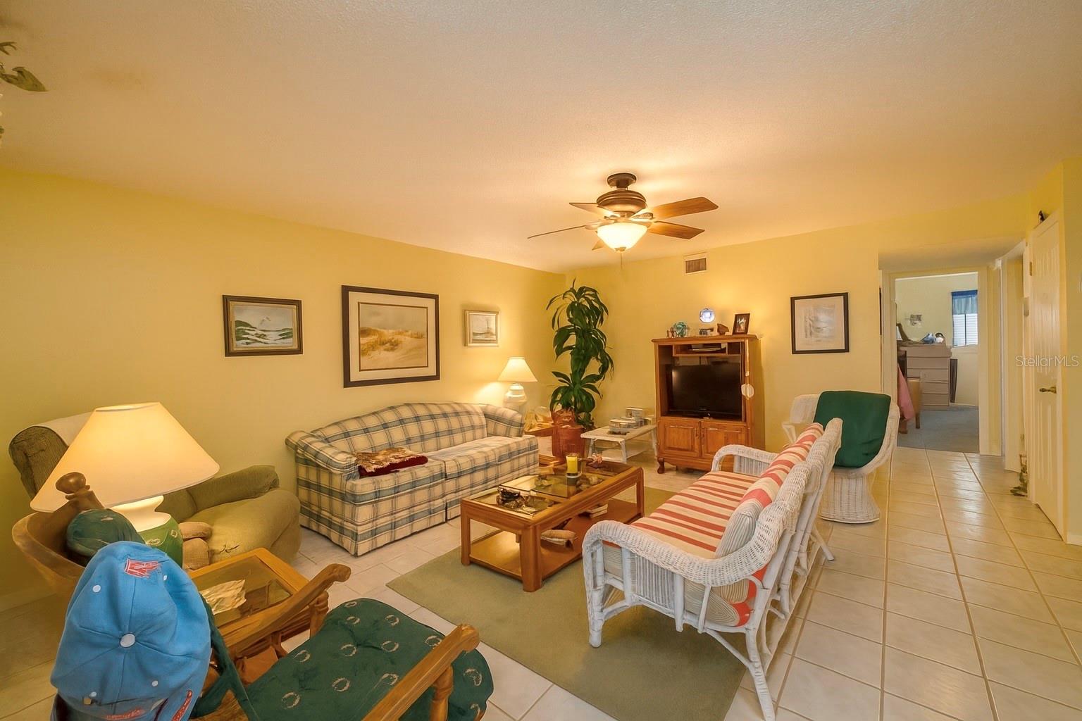 Image 3 of 11 For 2348 Shelley Street 10