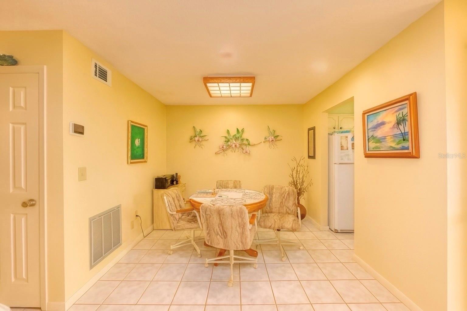 Image 5 of 11 For 2348 Shelley Street 10
