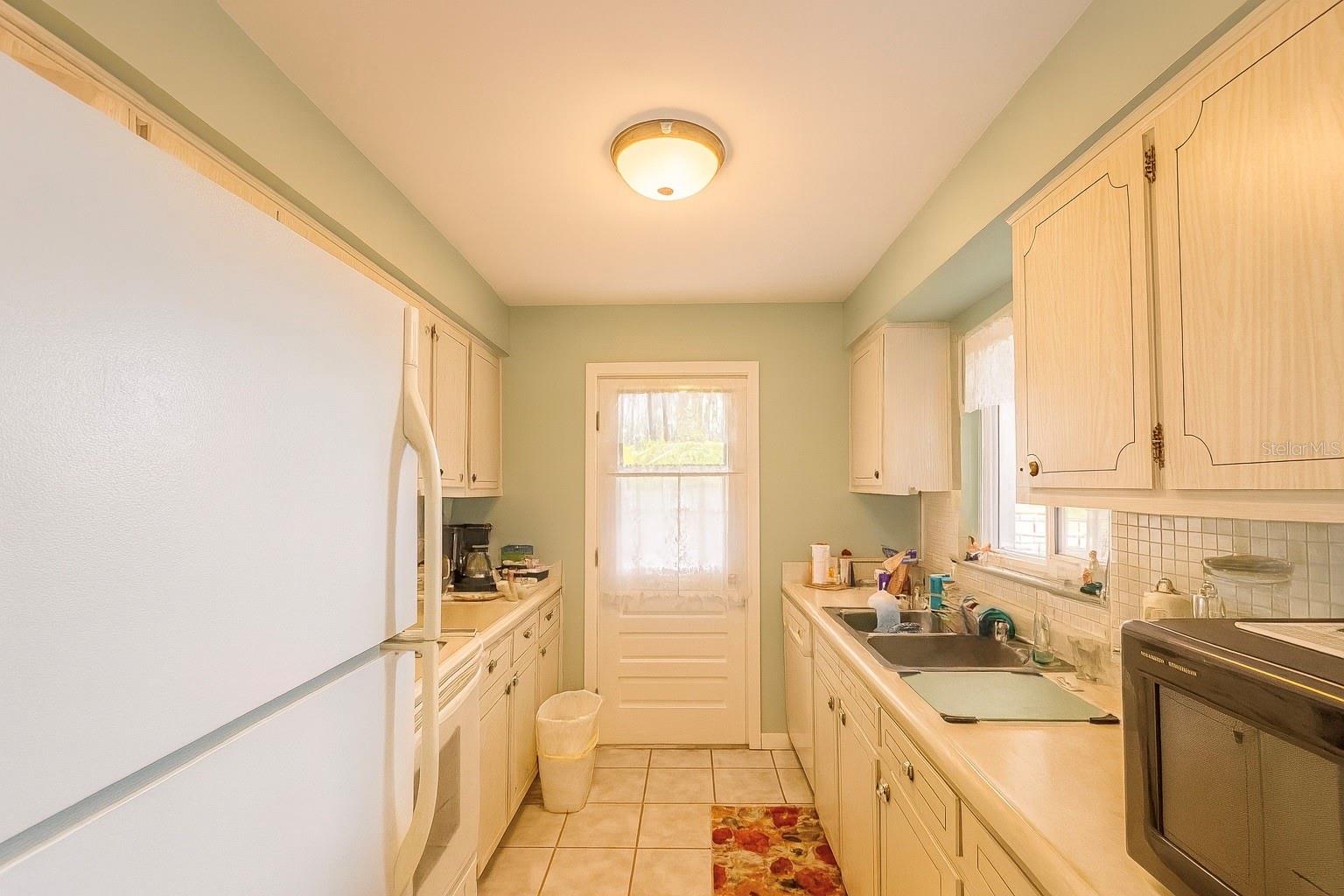 Image 6 of 11 For 2348 Shelley Street 10