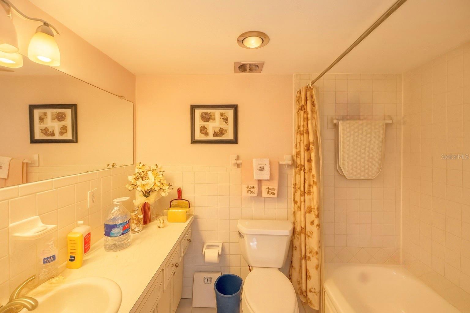 Image 9 of 11 For 2348 Shelley Street 10