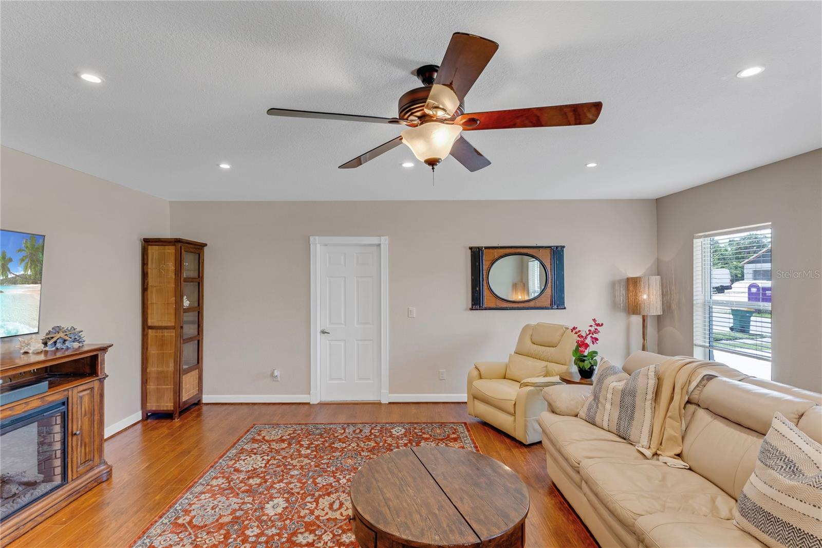 Image 18 of 66 For 15160 Buswell Avenue