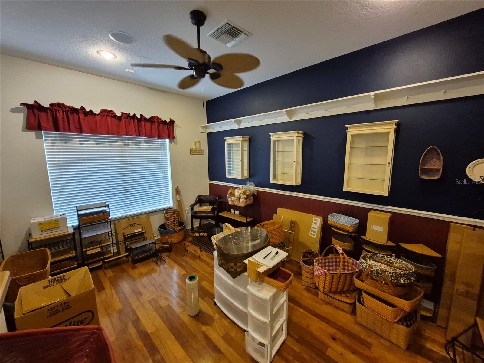 Listing photo id 1 for 2348 Raden Drive
