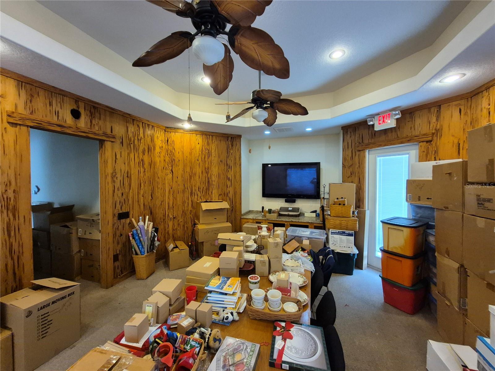 Listing photo id 4 for 2348 Raden Drive