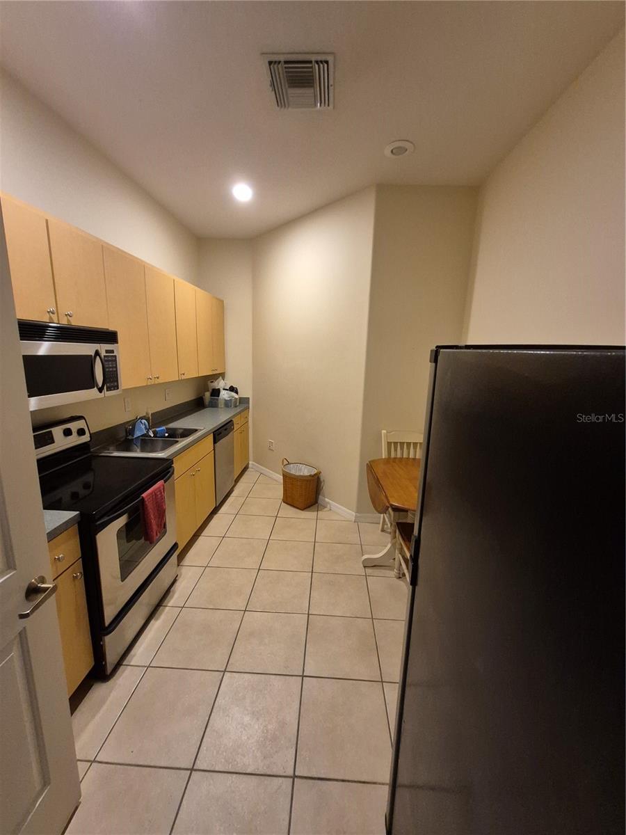 Listing photo id 5 for 2348 Raden Drive