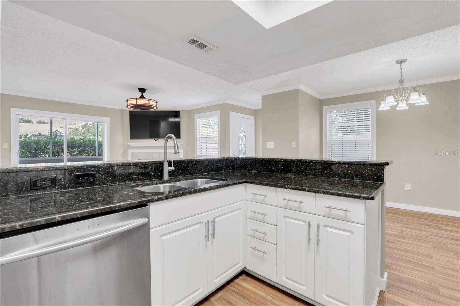 Image 15 of 34 For 8350 Savannah Trace Circle 1605