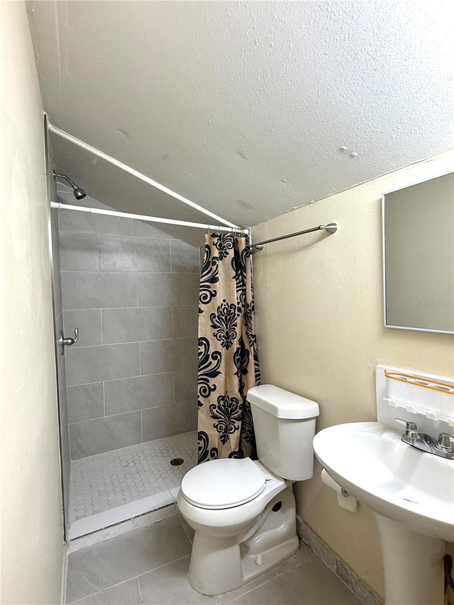 Image 3 of 7 For 2106 Himes Avenue 3