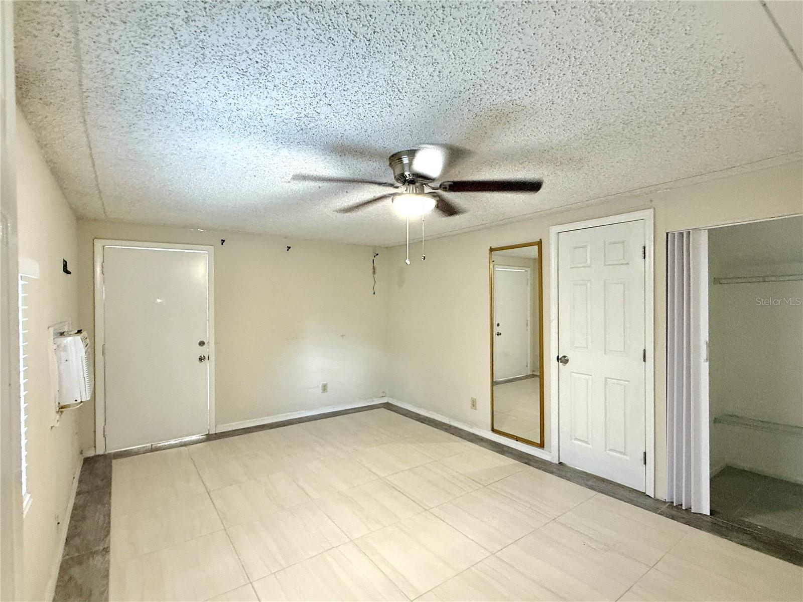 Image 4 of 7 For 2106 Himes Avenue 3
