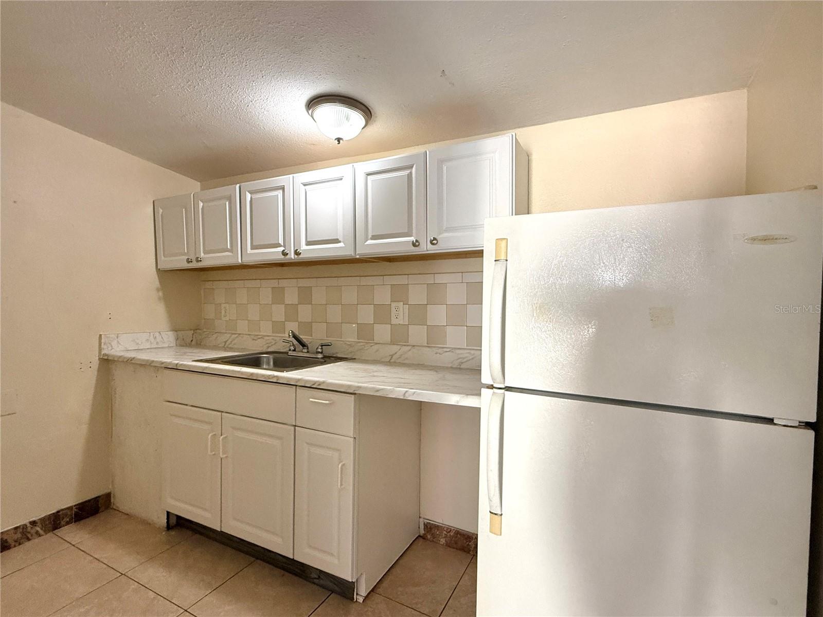 Image 5 of 7 For 2106 Himes Avenue 3
