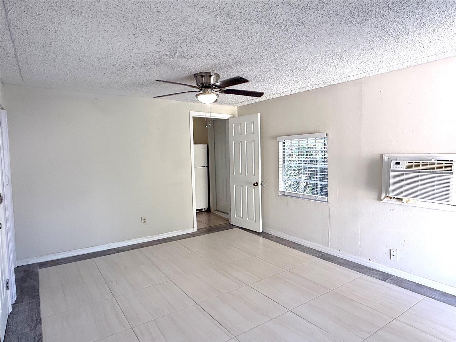 Image 6 of 7 For 2106 Himes Avenue 3