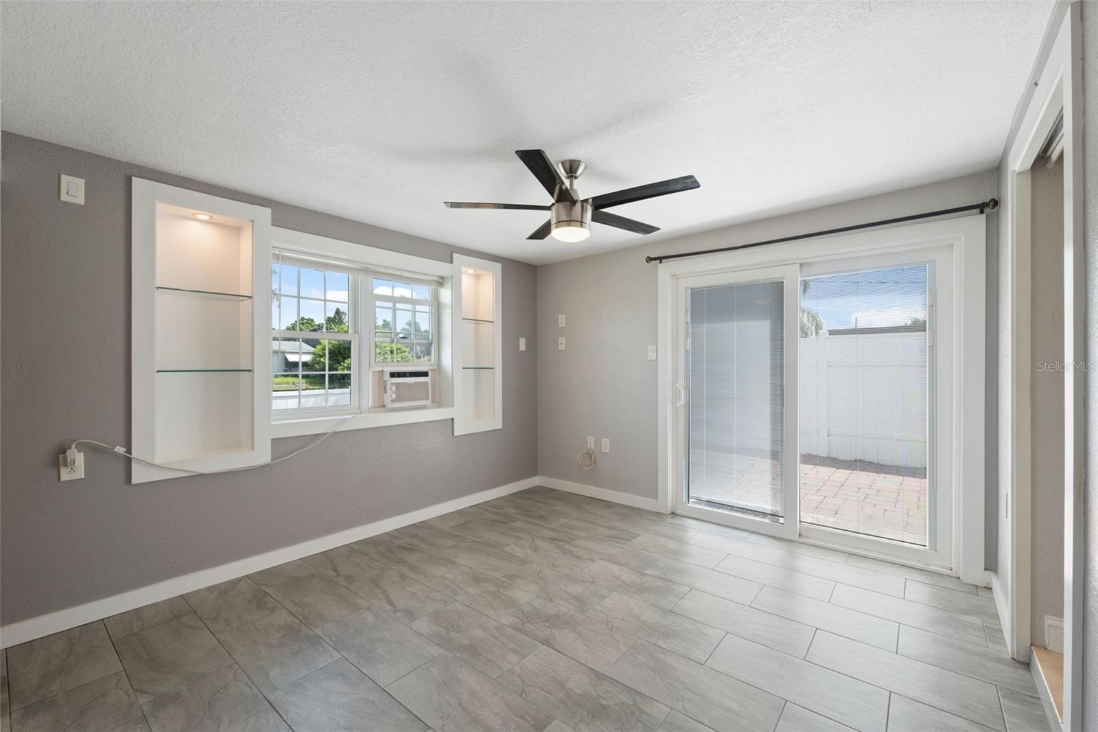 Image 33 of 53 For 4025 Sail Drive