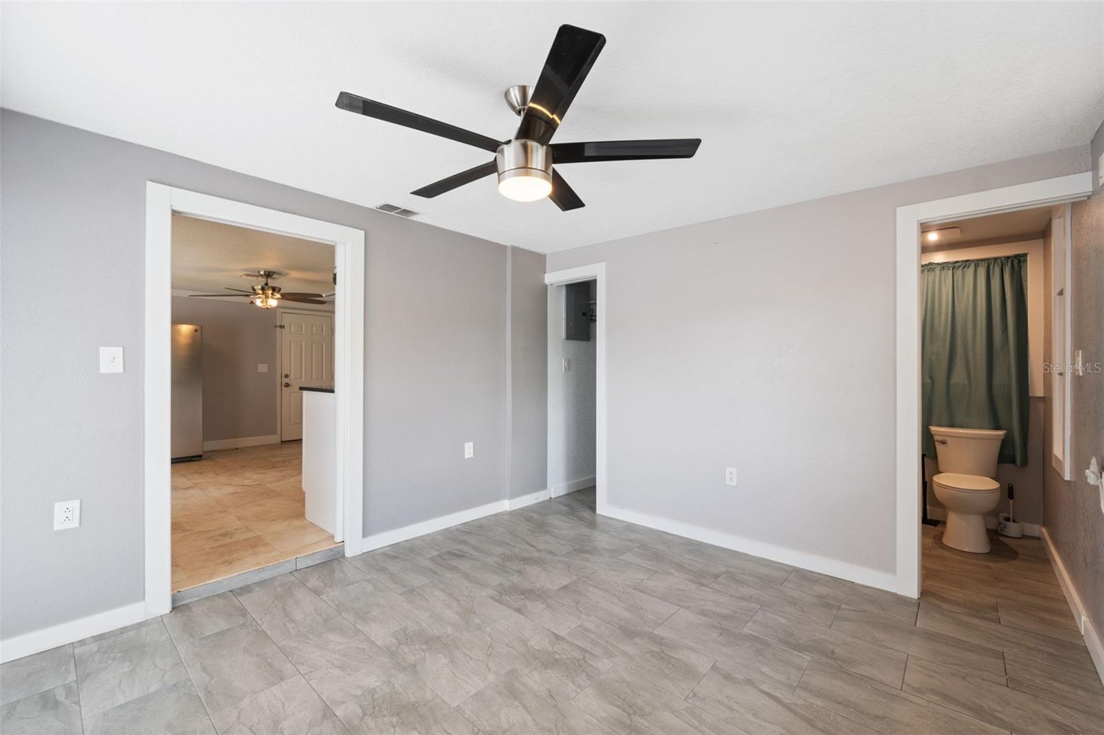 Image 34 of 53 For 4025 Sail Drive