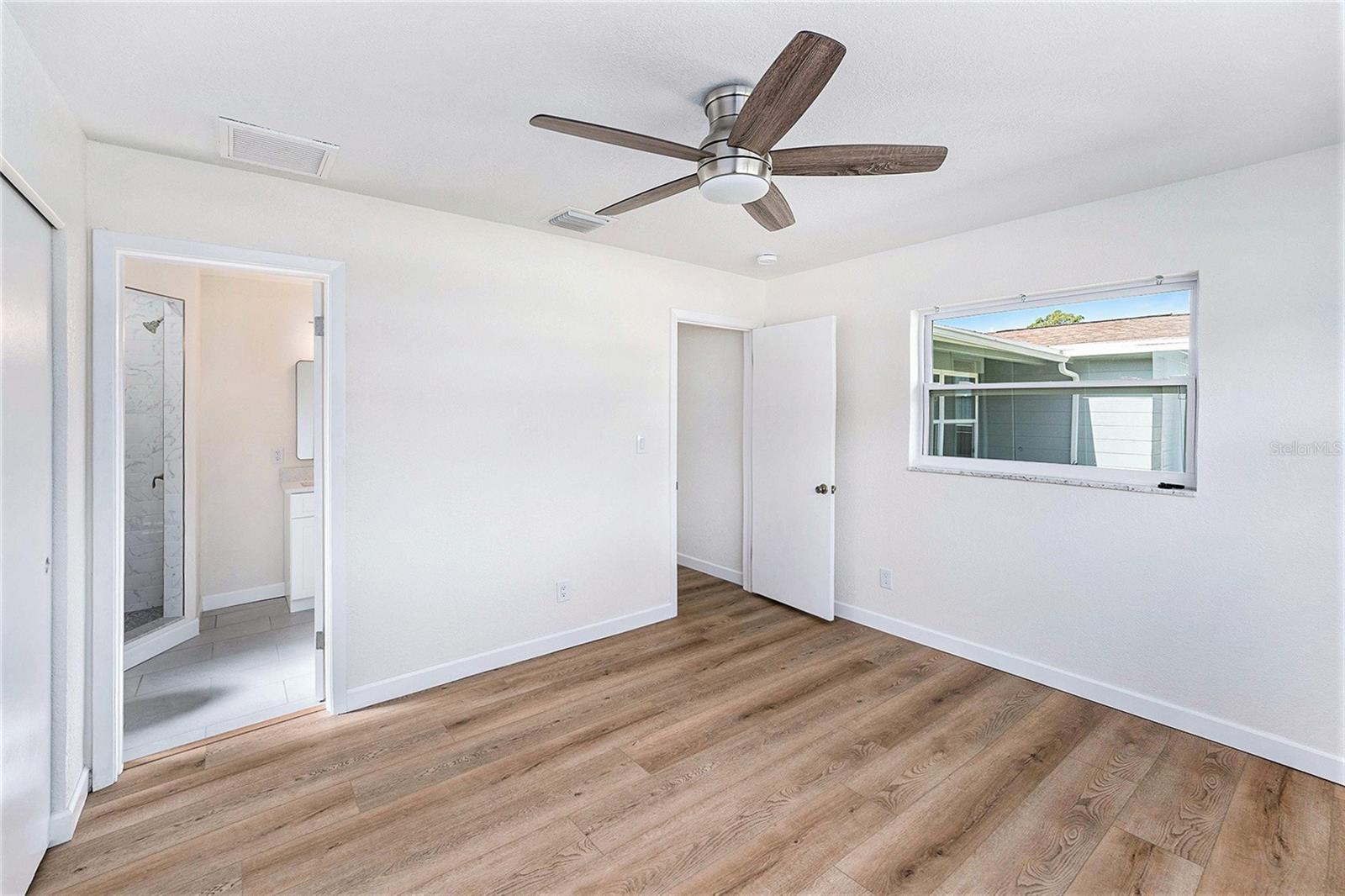 Image 12 of 28 For 5984 30th Avenue N