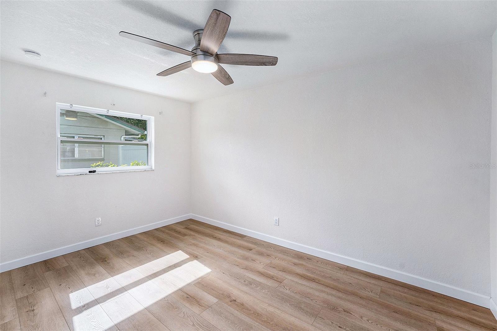 Image 15 of 28 For 5984 30th Avenue N