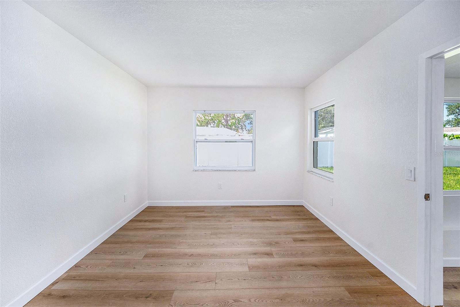Image 17 of 28 For 5984 30th Avenue N