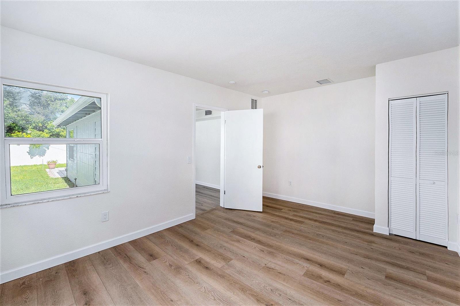 Image 18 of 28 For 5984 30th Avenue N