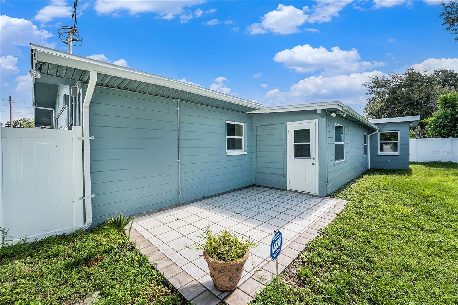 Image 23 of 28 For 5984 30th Avenue N