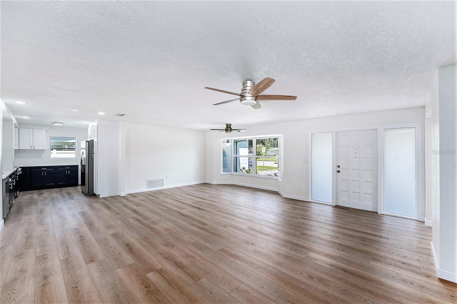 Image 4 of 28 For 5984 30th Avenue N