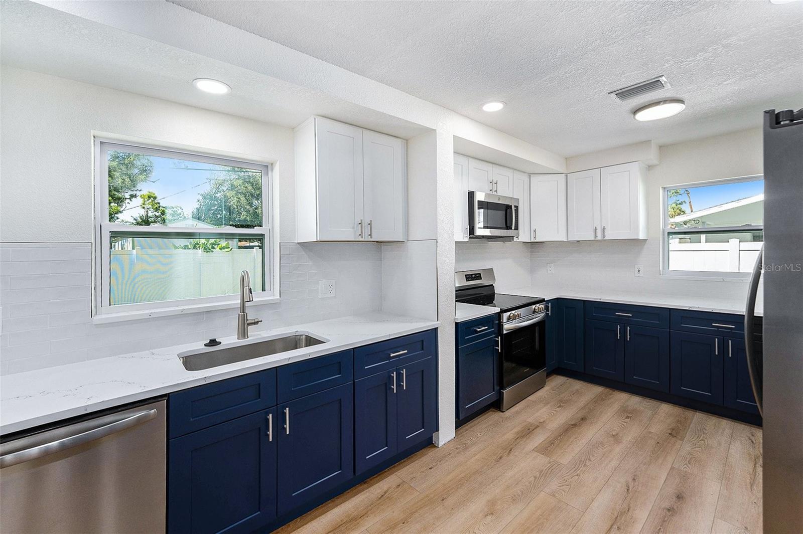 Image 6 of 28 For 5984 30th Avenue N