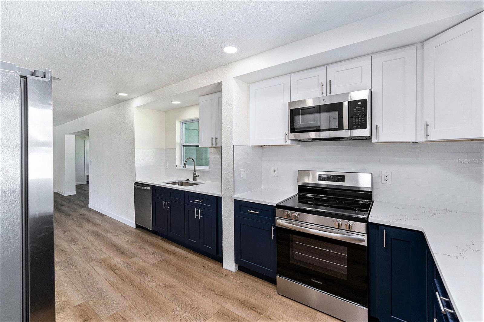 Image 7 of 28 For 5984 30th Avenue N