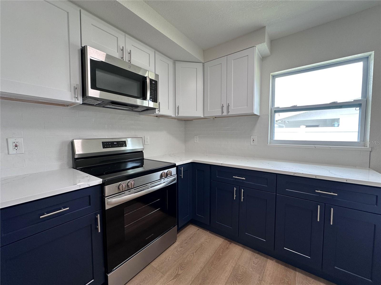Image 9 of 28 For 5984 30th Avenue N