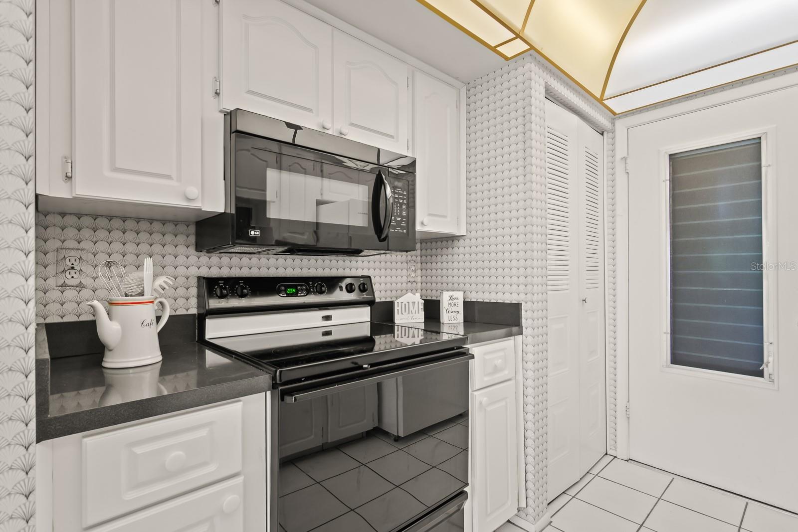 Image 14 of 36 For 2719 Sherbrooke Lane C