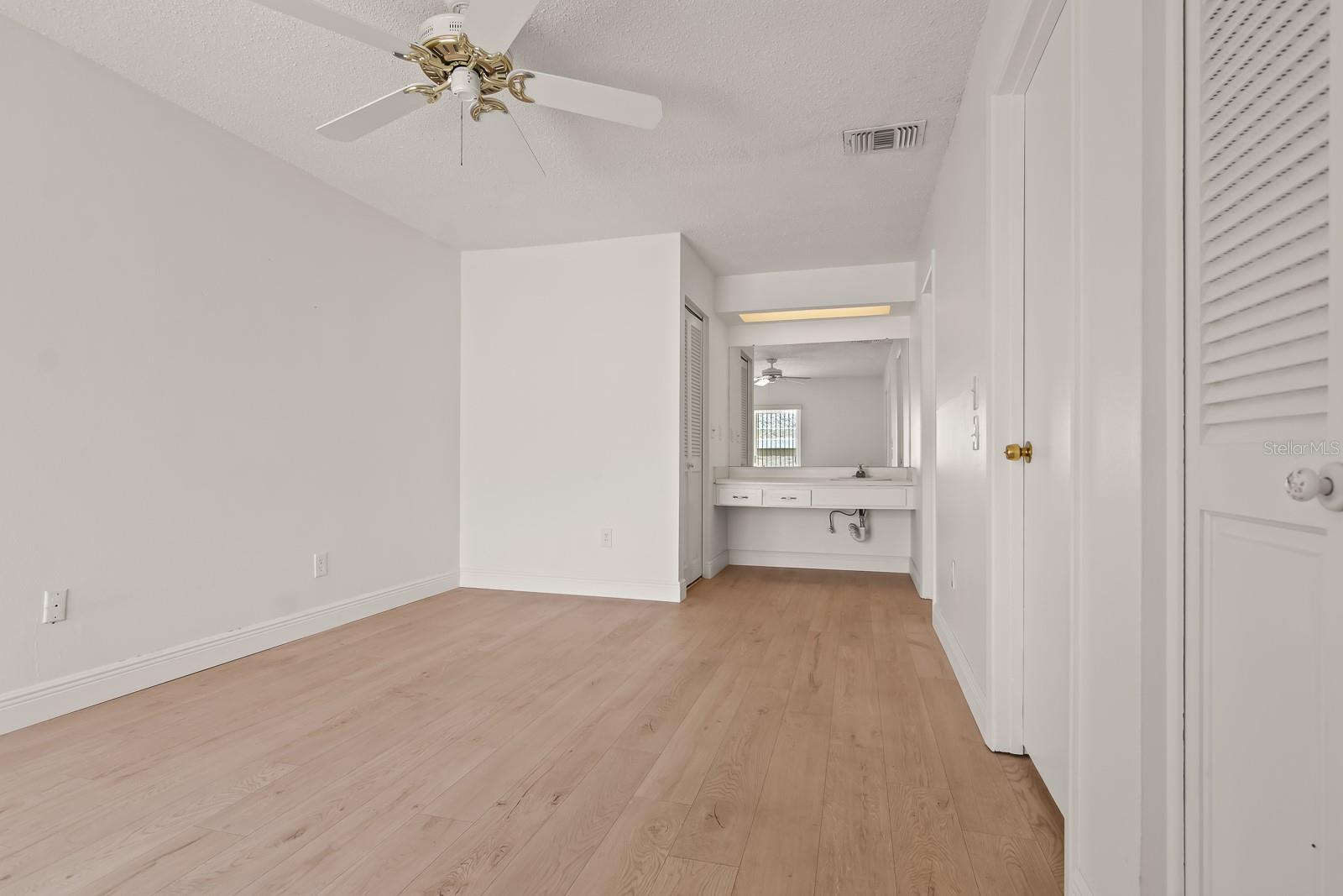 Image 18 of 36 For 2719 Sherbrooke Lane C