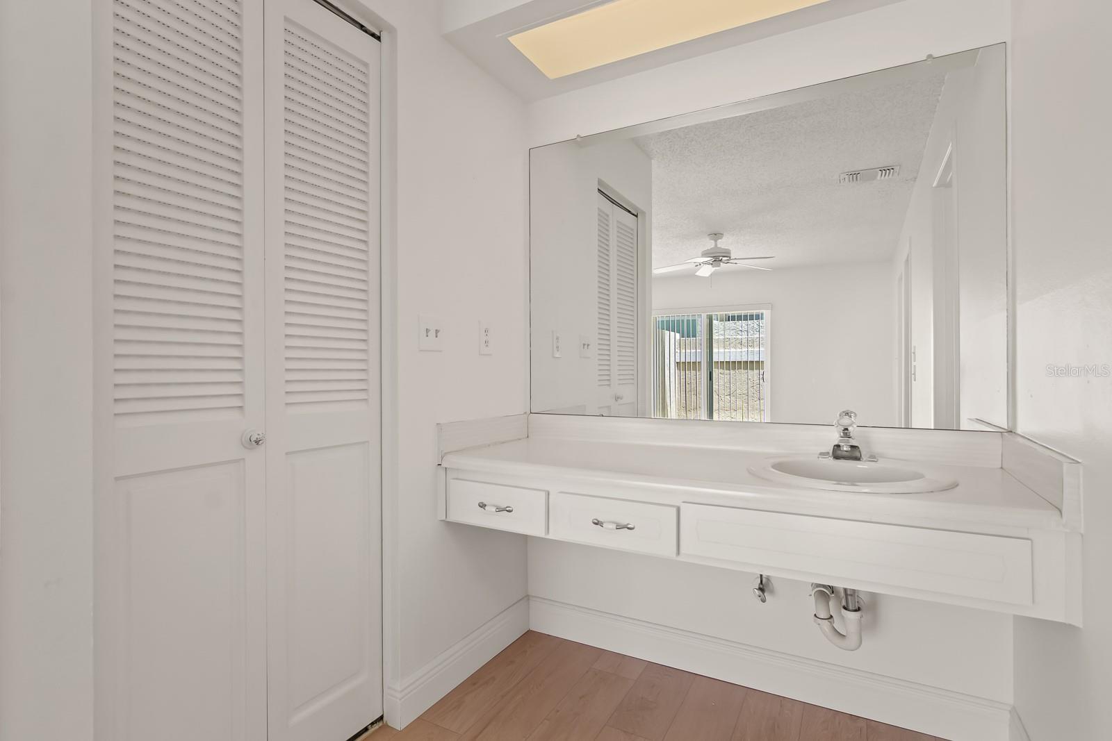 Image 20 of 36 For 2719 Sherbrooke Lane C
