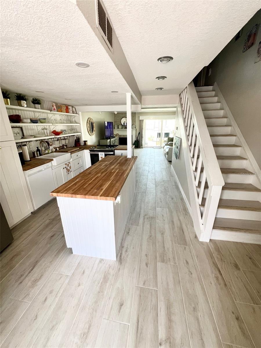 Image 6 of 17 For 433 Paula Drive 43