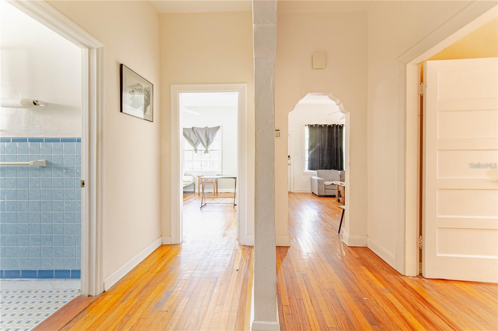 Image 11 of 26 For 3321 Woodlawn Avenue