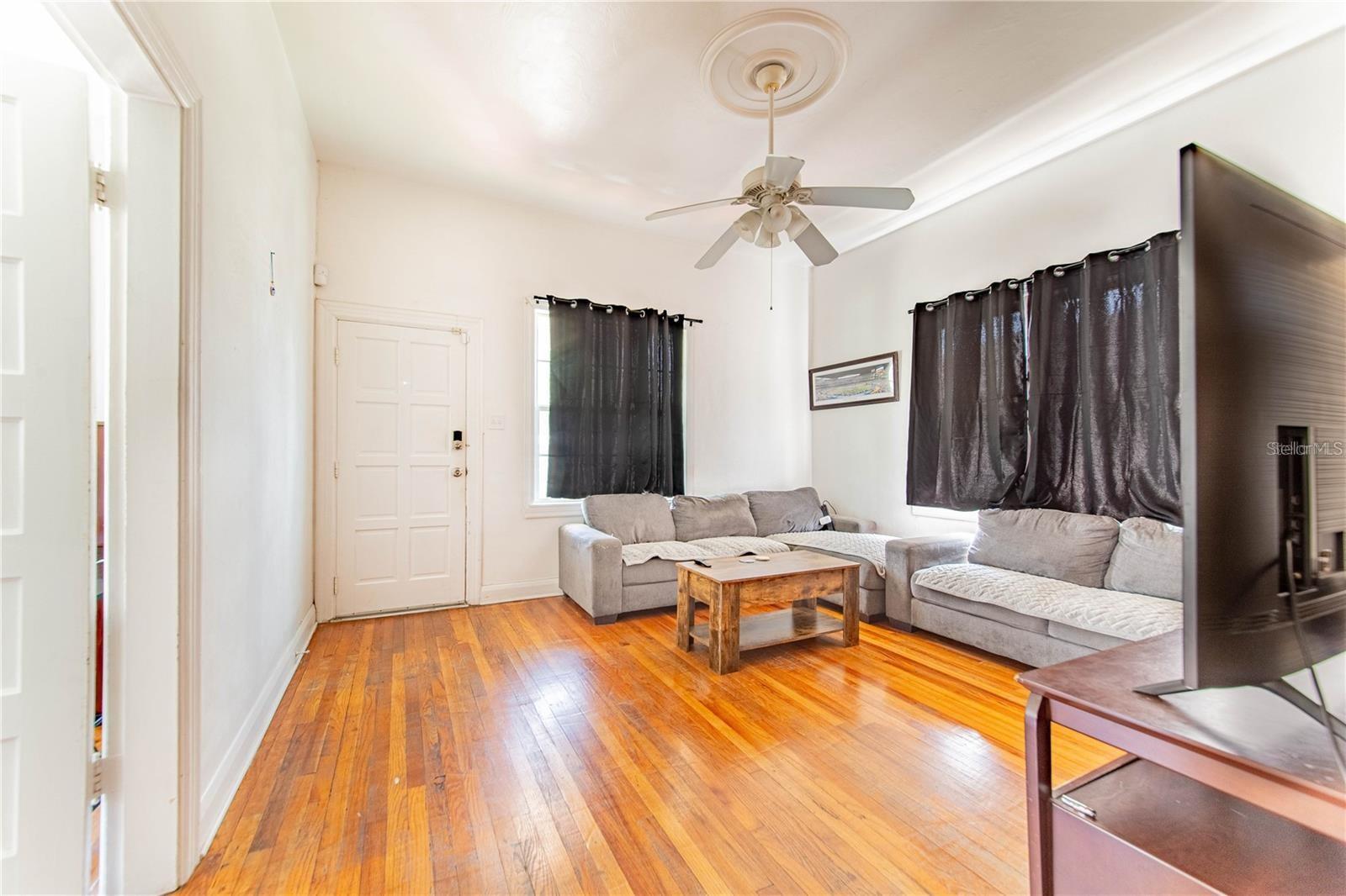 Image 3 of 26 For 3321 Woodlawn Avenue