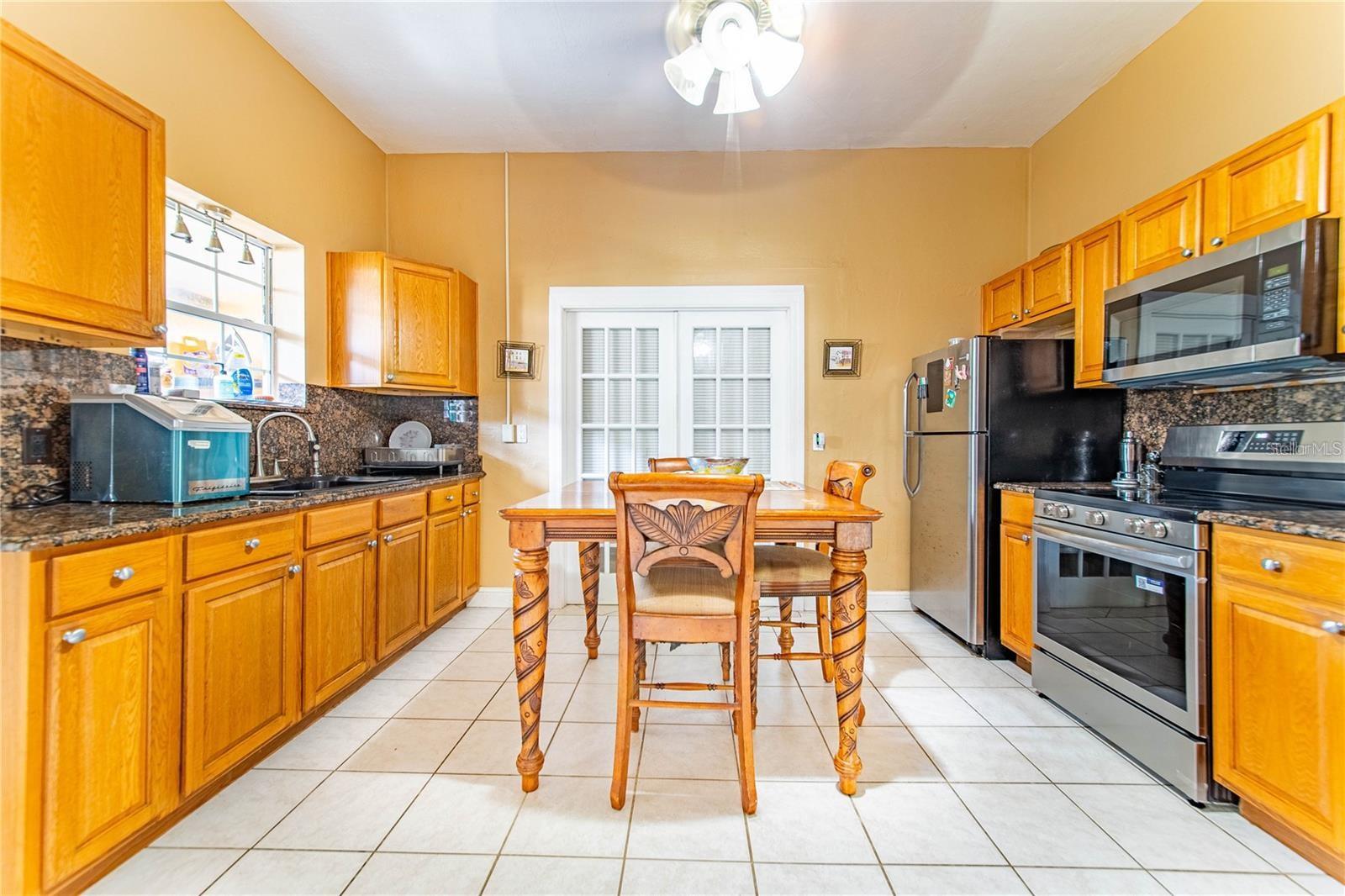 Image 9 of 26 For 3321 Woodlawn Avenue