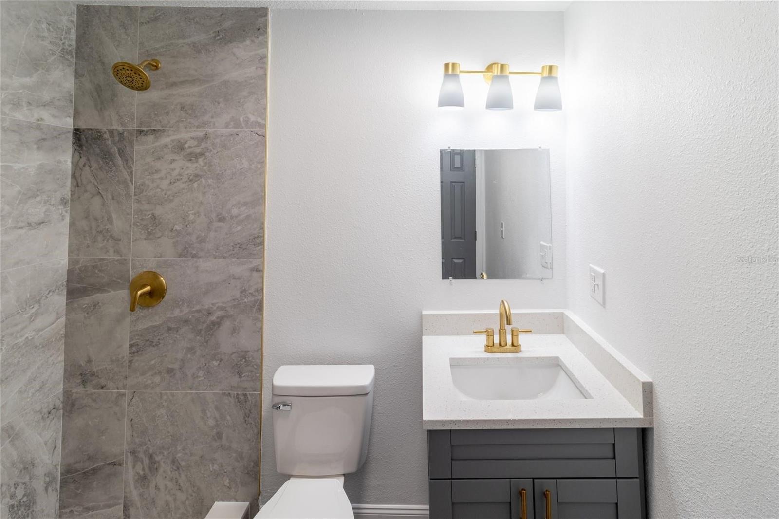 Listing photo id 16 for 5210 80th Street