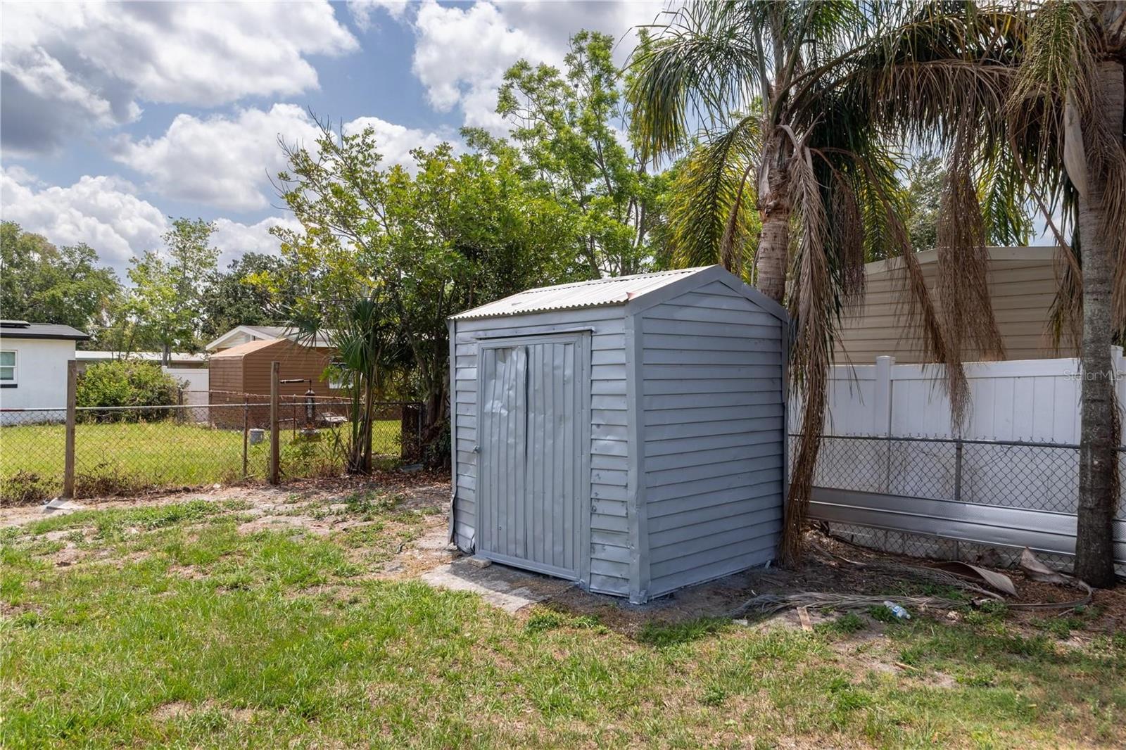 Listing photo id 22 for 5210 80th Street