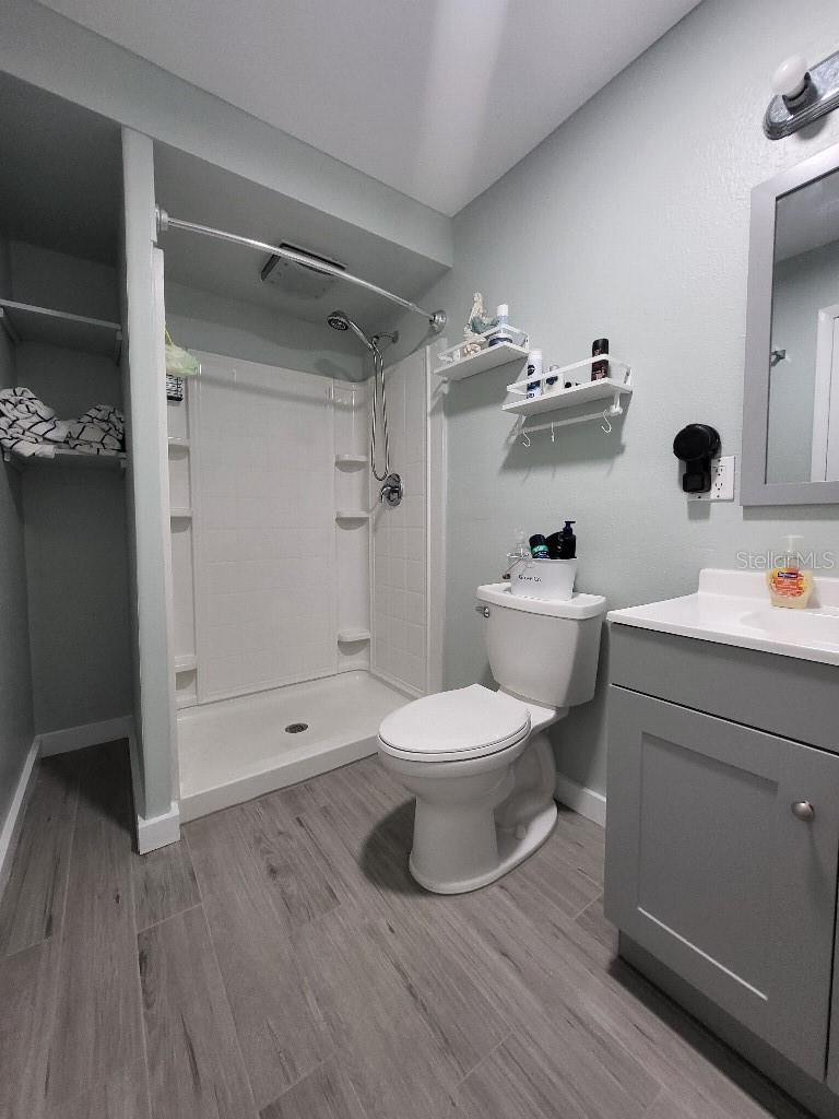Image 11 of 14 For 995 Emerald Drive