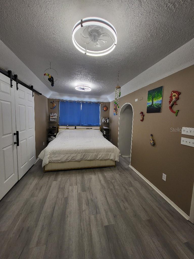 Image 7 of 14 For 995 Emerald Drive