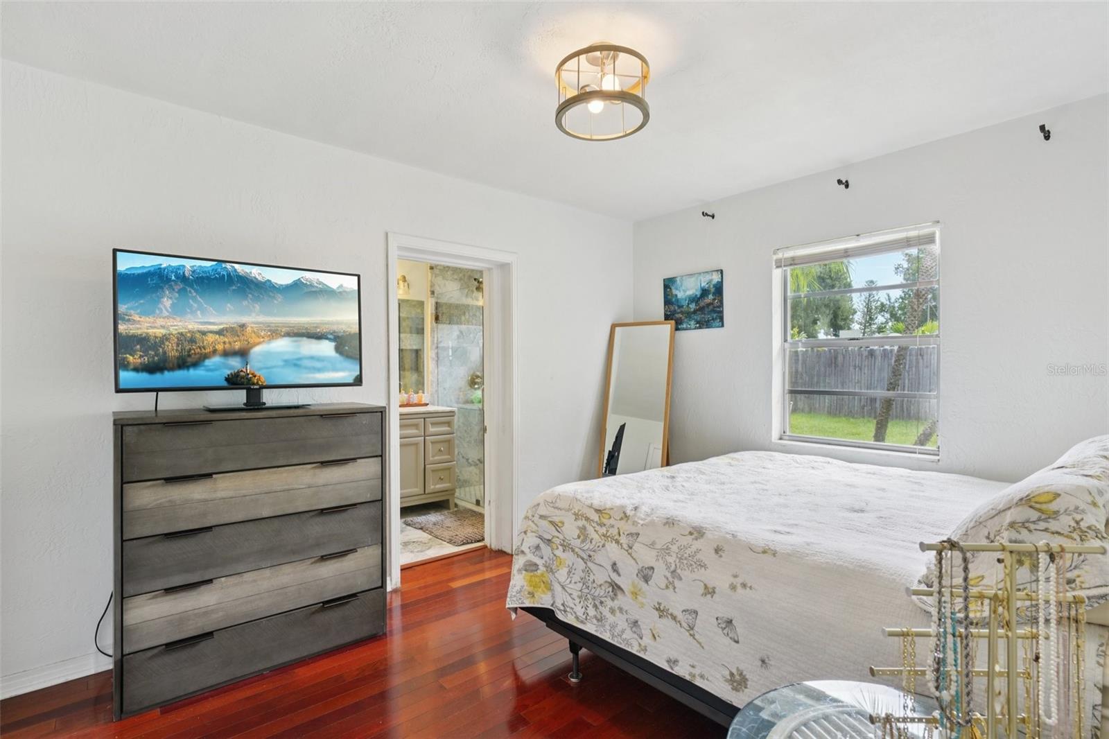 Listing photo id 8 for 4502 Hale Avenue