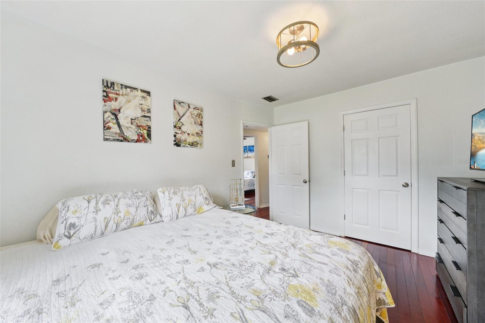 Listing photo id 9 for 4502 Hale Avenue