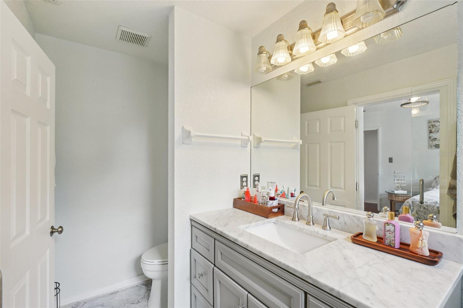 Listing photo id 11 for 4502 Hale Avenue