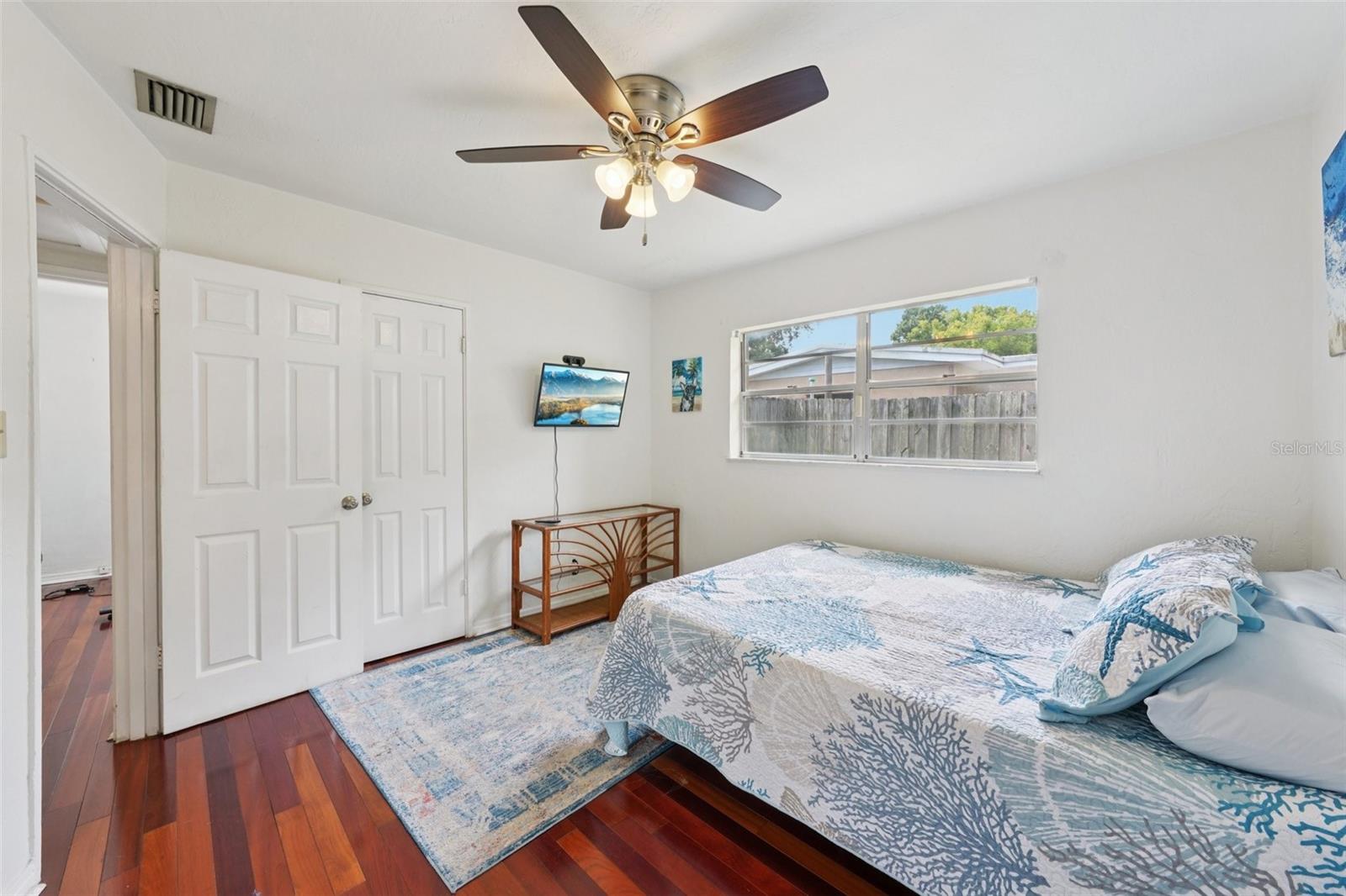 Listing photo id 13 for 4502 Hale Avenue