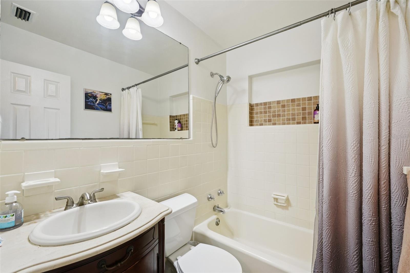 Listing photo id 14 for 4502 Hale Avenue