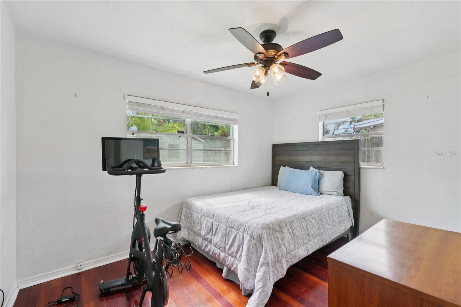 Listing photo id 15 for 4502 Hale Avenue